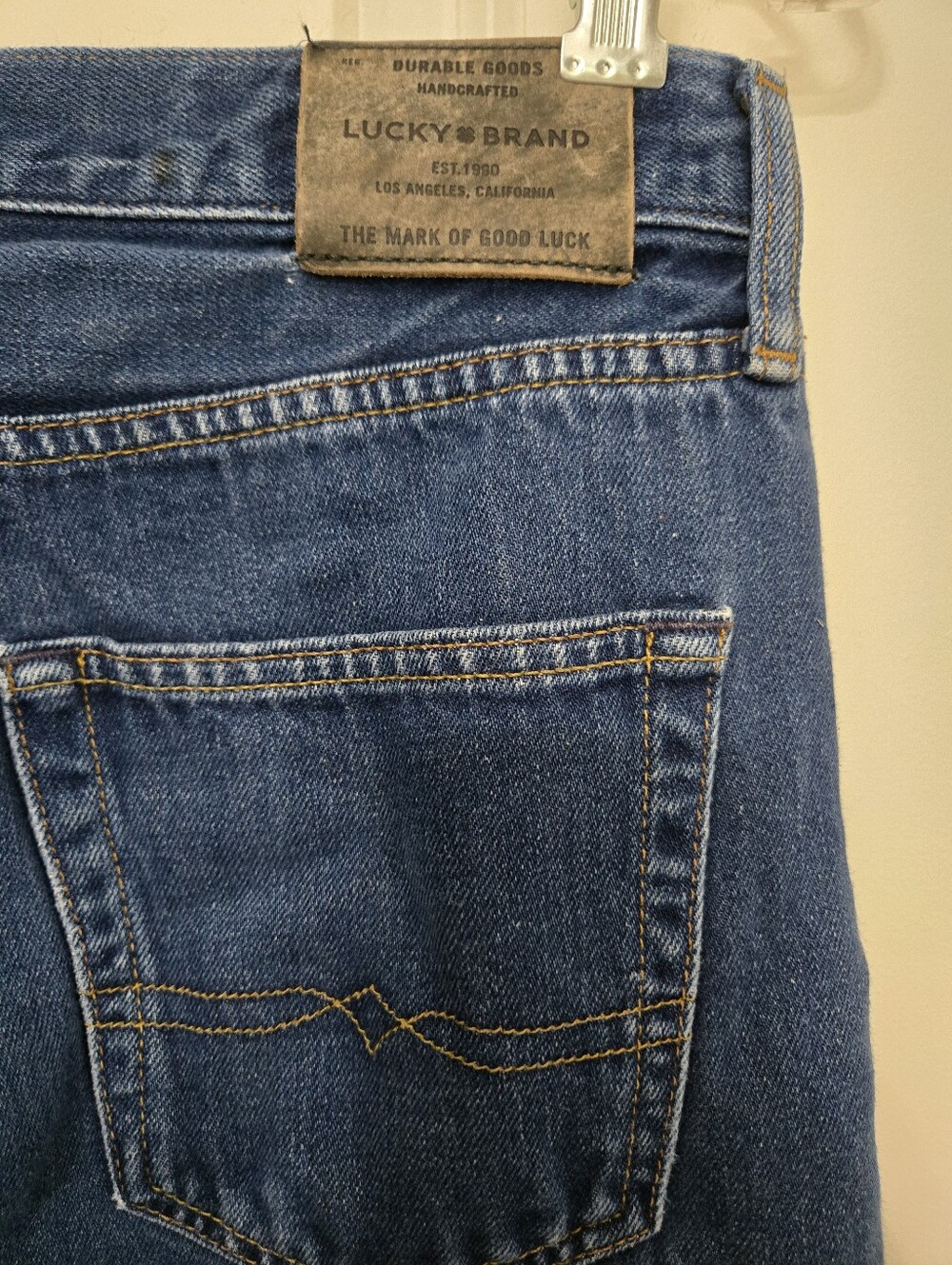 Lucky Brand Men's 410 Athletic Slim Blue Straight Jeans